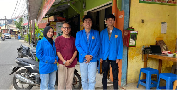 Gambar 1. Foto bersama dengan pemilik UMKM